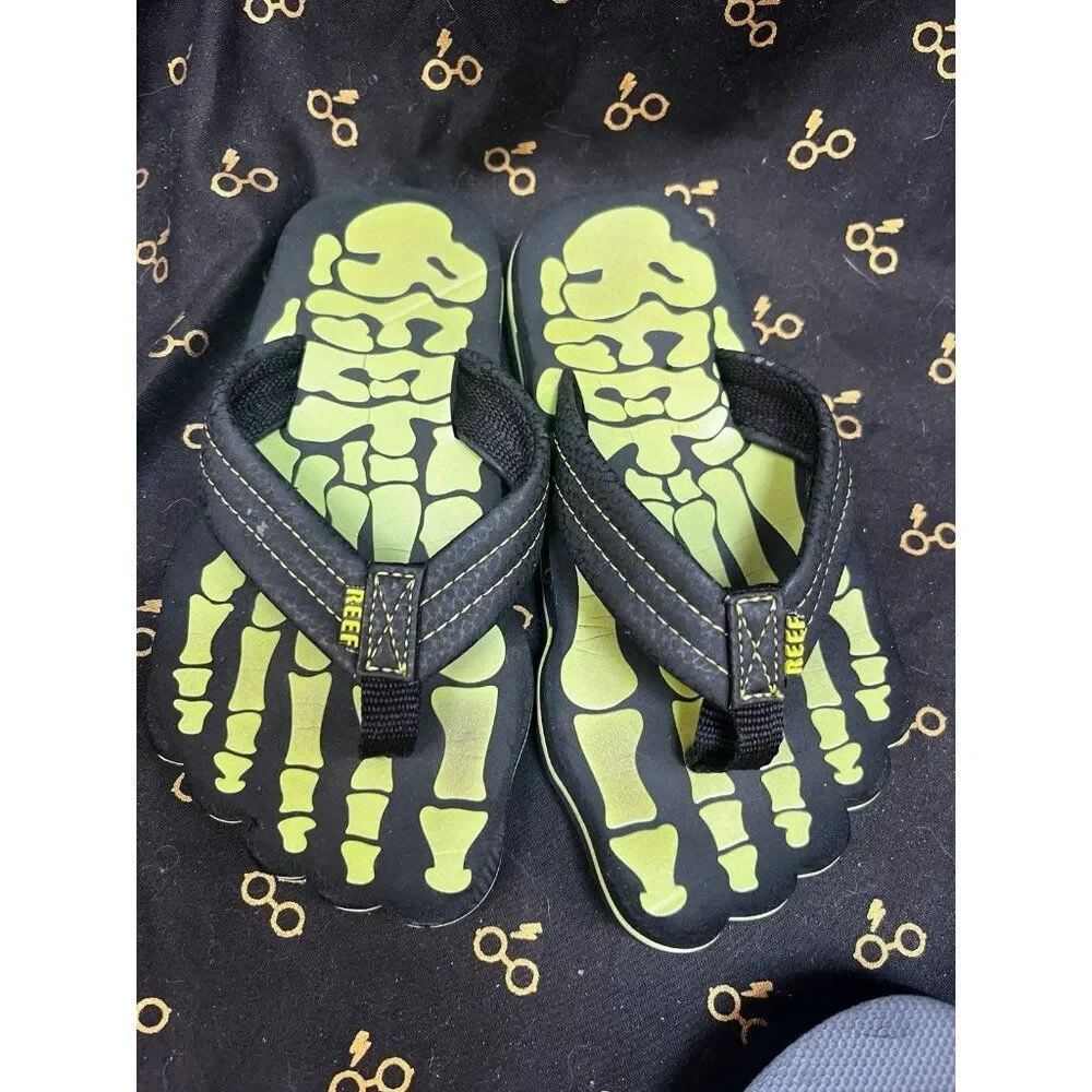 Reef size 10c 11c black and green Bigfoot sandals flip flops